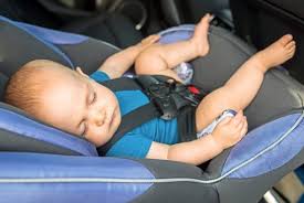 Die debatte um sitzerhöhungen ist ein vielschichtiges thema, das immer wieder unterschiedliche meinungen, ratschläge, gutachten und. Kindersicherung Im Auto Welche Regeln In Europa Gelten Reisen Aktuell Derstandard De Lifestyle