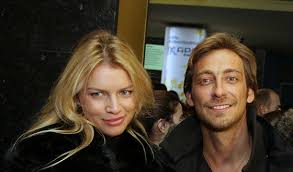 Артем анчуков снимался в эпизодах сериалов улицы разбитых фонарей, бандитский петербург, опера. Artem Tkachenko Biografiya Aktera Foto Lichnaya Zhizn Zhena Deti Rost I Ves 2021 Uznaj Vsyo