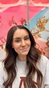 Idk about you, but I’m a sucker for a good holiday stack try-on✨🎄I don’t  love super over the top cheesy holiday jewelry, so this stack is perfect  for me. What do you think— would you wear this look?