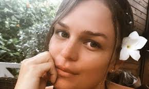 This week's weather has turned into an absolute scorcher, and for many of us, it's also payday. Karol G S Sister Vero Shares Her Beauty Tips