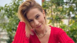 Το ζευγάρι πλέει σε πελάγη ευτυχίας. H Nantia Mpoyle Epistrefei Sthn Thleorash Den 8a H8ela Na Gyrisw Me Ta Tote Dedomena Zappit
