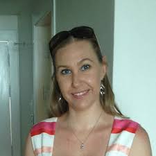 A prenatal class that is fun, interactive and lead by ”THE BABY DOCTOR,”  Dr. Carol DeWalt, M.D. who is a bestselling author and board-certified  neonatologist, and mother.