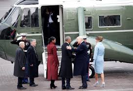 Cuando haya resultados de autocompletar disponibles, usa las flechas hacia arriba y abajo para revisarlos, y la tecla entrar para seleccionar uno. Los Obama Dejan Washington Por Ultima Vez En El Helicoptero Presidencial