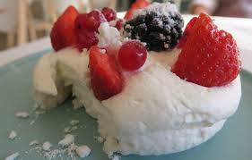 Oise Les Fans De Creme Chantilly Ont Enfin Leur Temple Gourmand Creme Chantilly Chantilly Langue De Chat