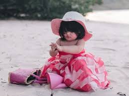 Aaisyah dhia rana (reality star) was born on the 1st of november, 2014. Fulamak Seksinya Inilah 10 Foto Gaun Paras Dada Aaisyah Dhia Rana Anak Perempuan Che Ta Di Tepi Pantai Yang Buat Korang Tercengang Melihatnya Laman Gosip Dan Informasi Terkini