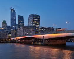 Quand on souhaite couper les ponts avec son ex il faut utiliser les bonnes méthodes. La Plus Longue Oeuvre D Art Illuminated River Eclaire Les Ponts De Londres London Life Ici Londres