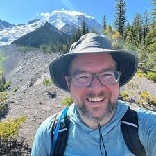 House Speaker Mike Johnson is responsible for canceling sessions and  sending the House of Representatives home. Three weeks ago.