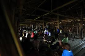 Segala aktifitas desa biasa dilakukan di rumah bujang. Jew Rumah Bujang Suku Asmat Indonesia Kaya