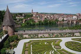 Occitanie élagage vous accompagne également pour la création d'espaces paysager, l'entretien de jardins et espaces verts (taille, tonte de pelouses, arrachage, évacuation des déchets verts, jardinage…) nous contacter. La Region Occitanie En France En 12 Incontournables A Visiter