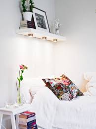 Table pliante, console extensible, mobilier empilable, lit escamotable ou encore rangements suspendus seront des alliés déco de taille pour vous concocter un intérieur petit mais pratique. Tables De Chevet 30 Idees Deco Blog Deco Mydecolab