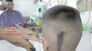 Beli produk alat potong rambut berkualitas dengan harga murah dari berbagai pelapak di indonesia. Gaya Rambut Belah Tengah Cara Potong Nya Bagaimana Step By Step Youtube