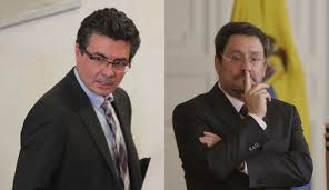 Alejandro gaviria uribe (born 1965) is a colombian economist and engineer. Pelea En Twitter Choque Digital De Alejandro Gaviria Y Pacho Santos Por Marcha De La Salud Nacional Caracol Radio