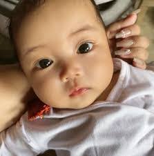 Vicky Roda's Instagram, Twitter & Facebook