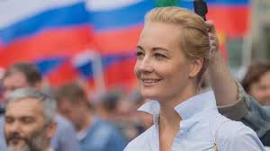 Его знают если не все, то очень многие (хотя бы потому, что он баллотировался на пост мэра. Zhena Navalnogo Podpisala Zayavlenie Na Ego Perepravku V Germaniyu