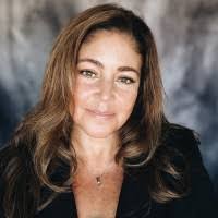 Shannon Lea's Instagram, Twitter & Facebook