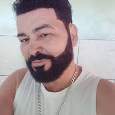 Tia mejor enfócate en tu hija y no solo en que nada prioritario le falte,  sino en qué ella tenga una buena educación. La historia tuya no se debe  repetir en ella