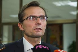 Galko: Vláda by mala zastaviť obstaranie transportérov