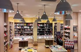 La Maison Jaune Demenage Et S Agrandit Livres Hebdo