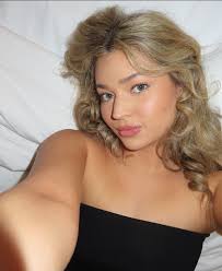 Danielle Saint (@danielle_saint) • Instagram photos and videos