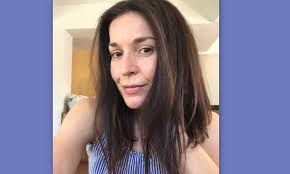 «έχω τρομερό άγχος με τα ναρκωτικά, γιατί είναι μεγάλο trend στην εποχή τους σήμερα. Baleria Koyroyph H Fwto Me Mpikini Kai Oi Kalogymnasmenoi Koiliakoi Pics Gossip Tv Gr