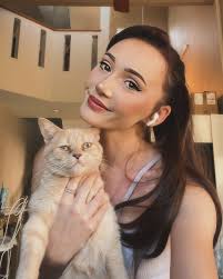 Lea Hudson (@leahudscn) • Instagram photos and videos