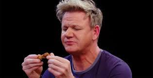 Gordon james ramsay obe is a british chef, restaurateur, television personality and writer. Eto Nado Videt Gordon Ramzi Plachet I Poteet Ot Ostryh Sousov Buro