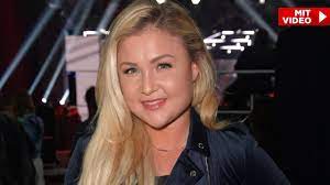 2012 begann sie mit dem bodybuilding und nahm innerhalb von drei jahren über 25 kilogramm ab. Sophia Thiel Back What Almost Destroyed The Fitness Star People De24 News English