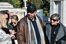Ο μέρκιουρι έχει και μια μικρότερη αδελφή, την kashmira. Oi Megales Apoysies Sthn Khdeia Ths Errika Mprogier Pics Fosonline