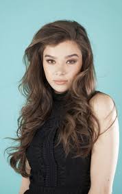 Hailee steinfeld is an american actress, singer and songwriter. Hot And Beautiful Hailee Steinfeld 2018 Wallpaper Hailee Steinfeld Face Wallpaper Hd 840x1336 Wallpaper Teahub Io