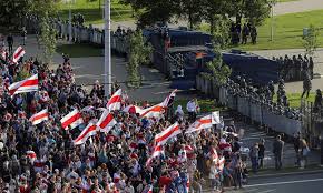 Stalinistische architektur in minsk zeugt davon, dass die heutige republik belarus lange fester bestandteil der sowjetunion war. Anti Regierungs Proteste In Weissrussland In Minsk Demonstrieren Wieder Zehntausende Menschen Rt De