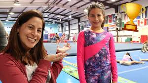 A ginástica artística pode ser praticada a partir dos quatro anos. Primeira Aula De Ginastica Olimpica Da Maria Clara Youtube