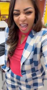 🧑‍🏫 A POST FOR THE TEACHERS OUT THERE 🧑‍🏫 A teacher named Ms. Monet ask  her students what they honestly thought of her new outfit? One young lady  responded “The truth? You