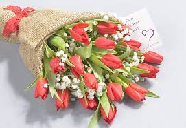 Cu totii iubim primavara, cu explozia ei de culori si flori proaspete si parfumate! Florarie Iasi Buchet Lalele Vis De Primavara Livram Flori
