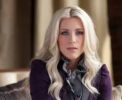 Meet Dara Maclean And Get Her Autograph