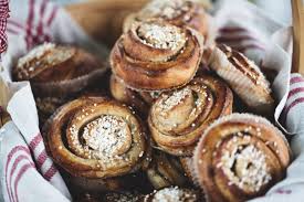 Today we have a swedish cinnamon buns recipe (kanelbullar recept)! Cinnamon Buns