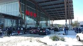 Texas snow forecasts for tuesday 16th february 2021 with forecast snowfall and weather for the american ski resorts in the region. Newsflare Store Open During Ice And Snow Storm In Austin Texas