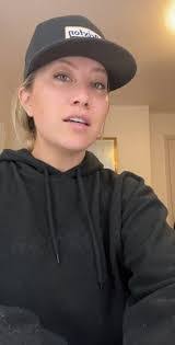 Mandy Temple's Instagram, Twitter & Facebook