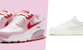 Des milliers de nouvelles images de grande qualité ajoutées chaque jour. Nike Is Releasing 2 Limited Edition Sneakers For Valentine S Day 2021 So You Can Wear Your Heart On Your Feet Zula Sg