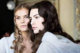 My hair looks healthier and thicker than it ever has as hair dye inevitably makes your hair a little coarser and rocking one solid color increases the appearance of thickness. The Best Natural At Home Hair Color Dyes