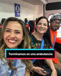 No todos los días viajas en una ambulancia conducida por el gobernador  🚑😄, pero cuando se trata de servir al pueblo, ¡se vale todo! Acompañamos  al Dr. @Eduardo Ramírez en la entrega de una unidad más ...