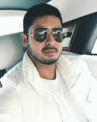 5 Eligible Bachelor Anak Kerabat Malaysia Paling Popular Di Instagram Lobak Merah