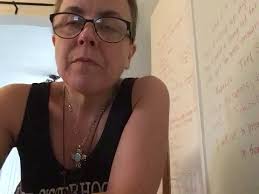 @HollyBarker1372's video Tweet