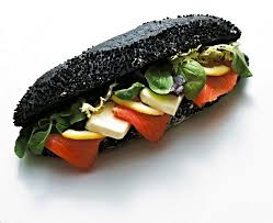 Sandwich A L Encre De Seiche Saumon Et Feuille De Shiso Squid Ink Baguette Gontran Cherrier Shibuya Japan Alimentation Photo Alimentaire Cuisine Raffinee