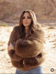 إليسا تخطف الأنظار بإطلالة كاجوال أنيقة في أحدث ظهور لها