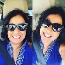 Student passed away just days before graduation… so her teacher walked  across the stage holding her photo 😭🎓 The entire hall stood in silence.  There wasn't a dry eye in the room.