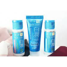 Setelah cuci muka, wajah saya langsung terasa fresh, lembut, lembap, dan terasa lebih bersih. Review Hada Labo Shirojyun Ultimate Whitening Starter Pack Woop Id