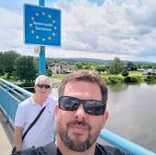 Olá pessoal, é fácil conseguir trabalho em Luxemburgo pra quem tem  documento mas não fala francês? Falo espanhol e inglês fluente. Obrigado 🙏