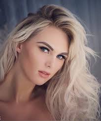 Katie Mackinnon's Instagram, Twitter & Facebook