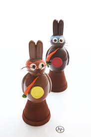 Christophe Michalak En Route Vers La Foret Enchantee Avec Des Cretions De Paques Toujours Plus Etonnantes Lapin Paques Chocolatiere Christophe Michalak