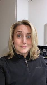 Kim Hare's Instagram, Twitter & Facebook